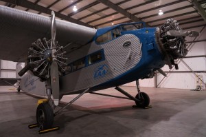 Tri-motor in hangar1_1280